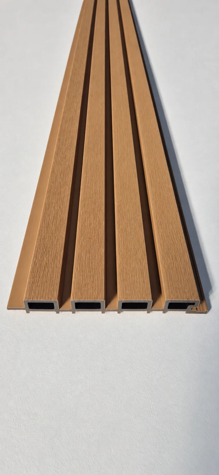 Bardage composite WPC couleur chêne miel