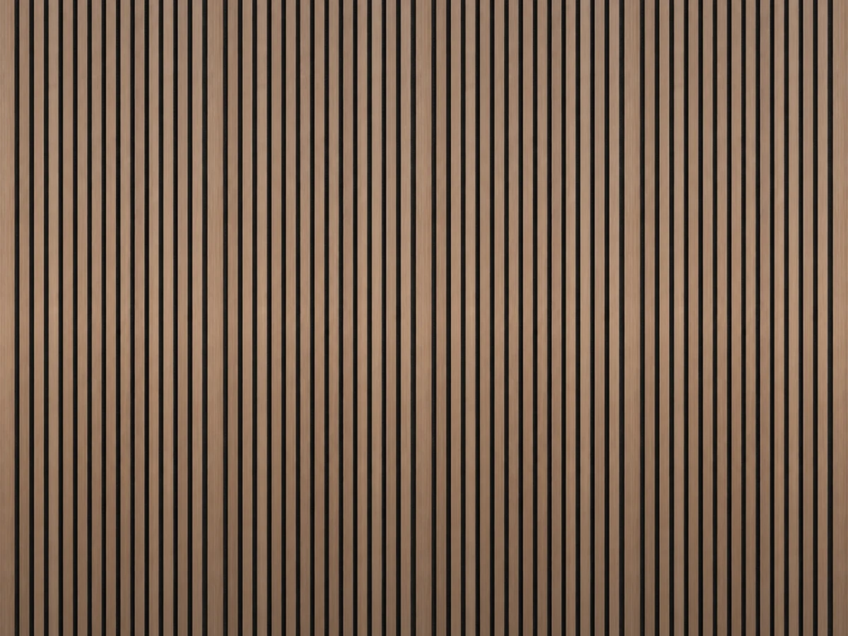 Mur habillé de panneaux acoustiques à lames bois brun